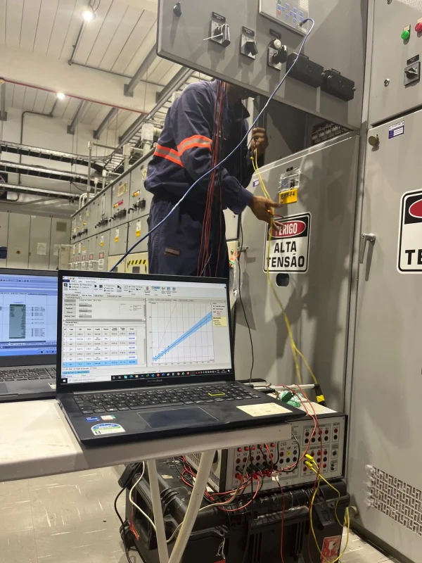 Comissionamento de sistemas elétricos industriais