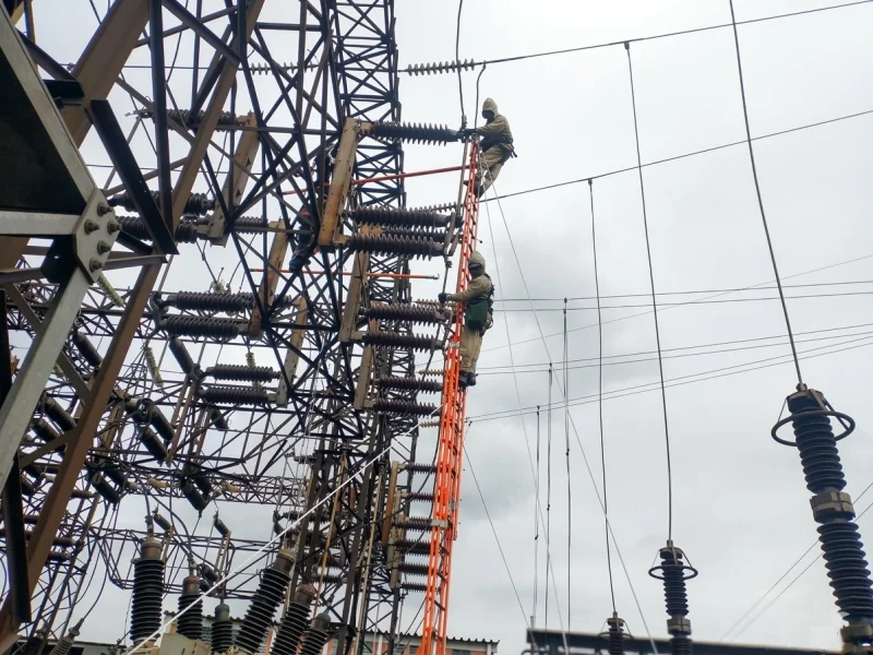 Regulagem de chave seccionadora em linha energizada